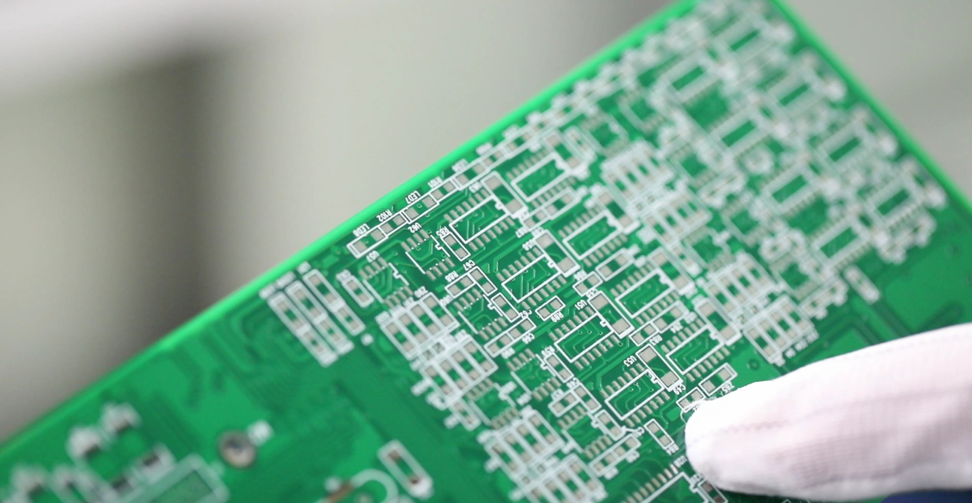 指紋印對SMT貼片加工有什么影響?指紋印對SMT貼片加工的影響